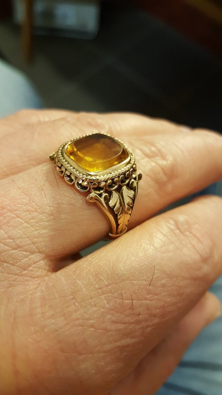 Кольцо с хессонитом, или гомедом